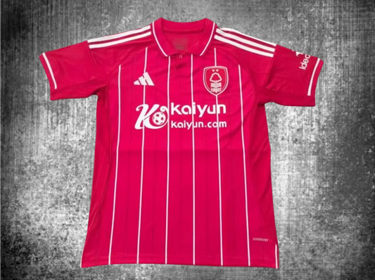 Nottingham Forest. Camiseta local 2025-2026