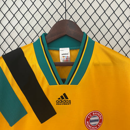 Bayern Munich. Camiseta visitante 1993-1994