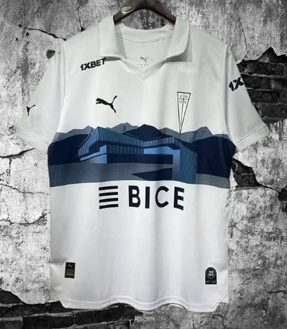 Universidad Católica. Camiseta Edición Especial 2025