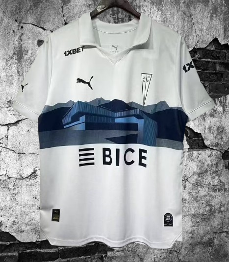 Universidad Católica. Camiseta Edición Especial 2025
