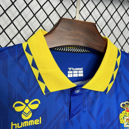 Las Palmas. Camiseta visitante 2024-2025