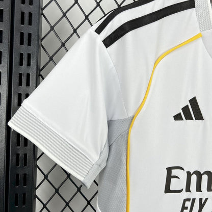 Real Madrid. Kit Niño local 2025-2026