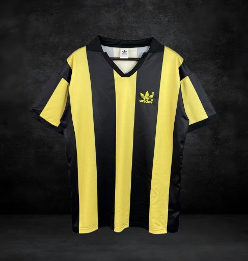 Peñarol. Camiseta local 1982