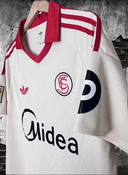 Sevilla. Camiseta local 2025-2026 RETRO