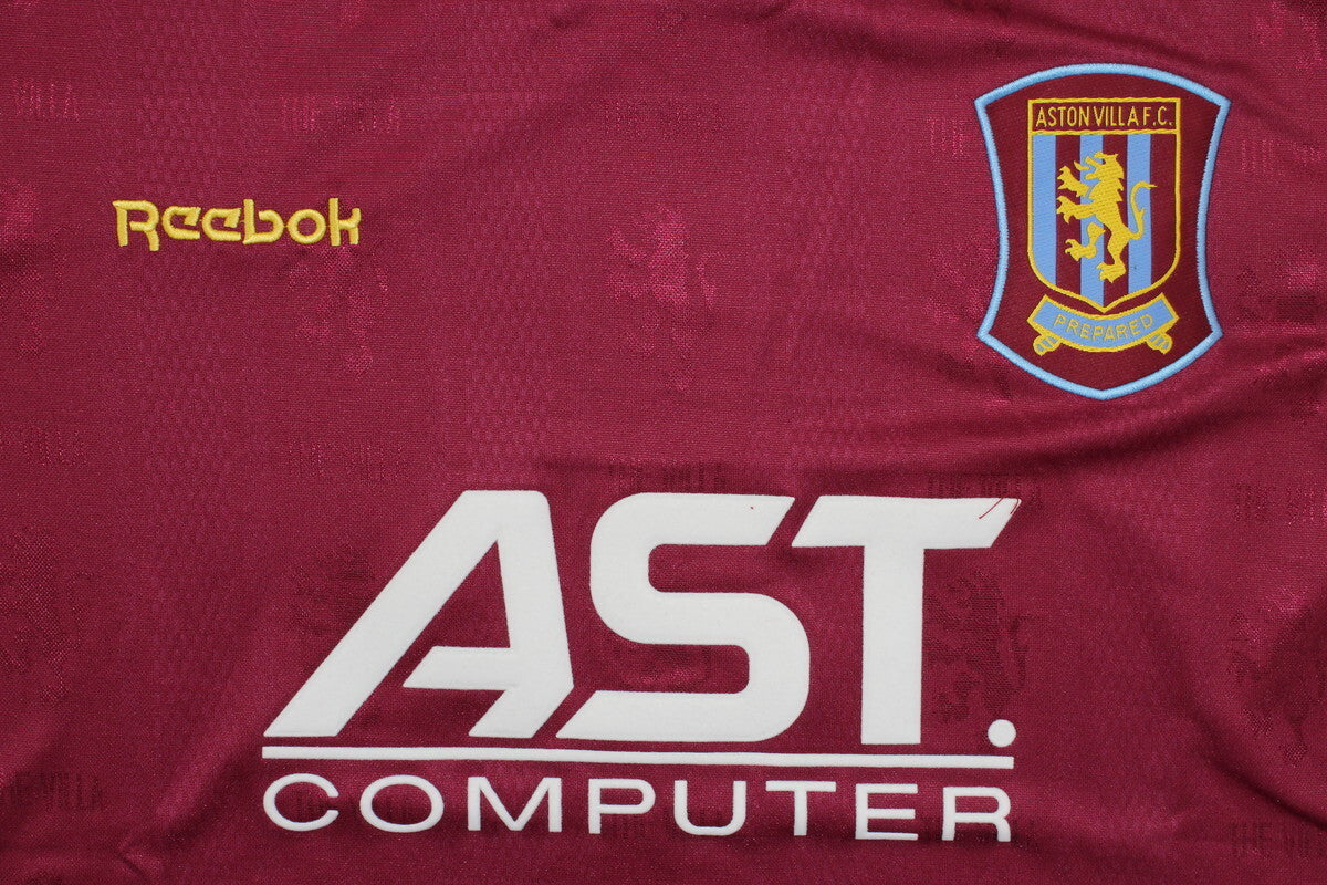 Aston Villa. Camiseta local 1995-1997