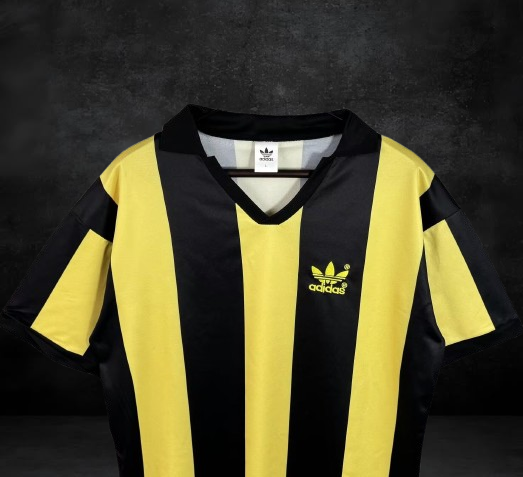 Peñarol. Camiseta local 1982