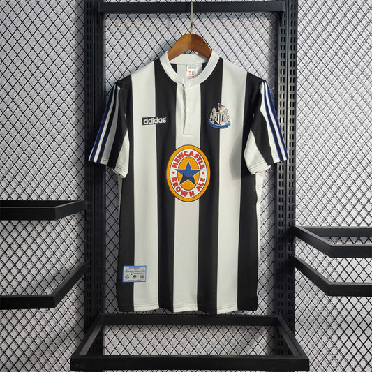 Newcastle United. Camiseta local 1995-1997