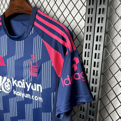 Nottingham Forest. Camiseta visitante 2024-2025