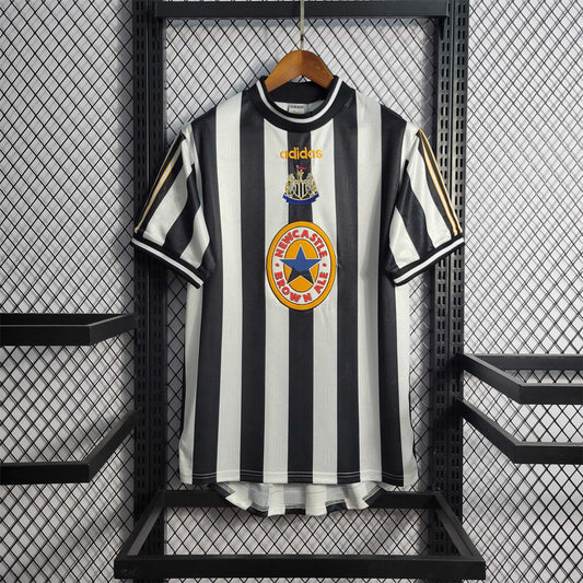 Newcastle United. Camiseta local 1997-1999