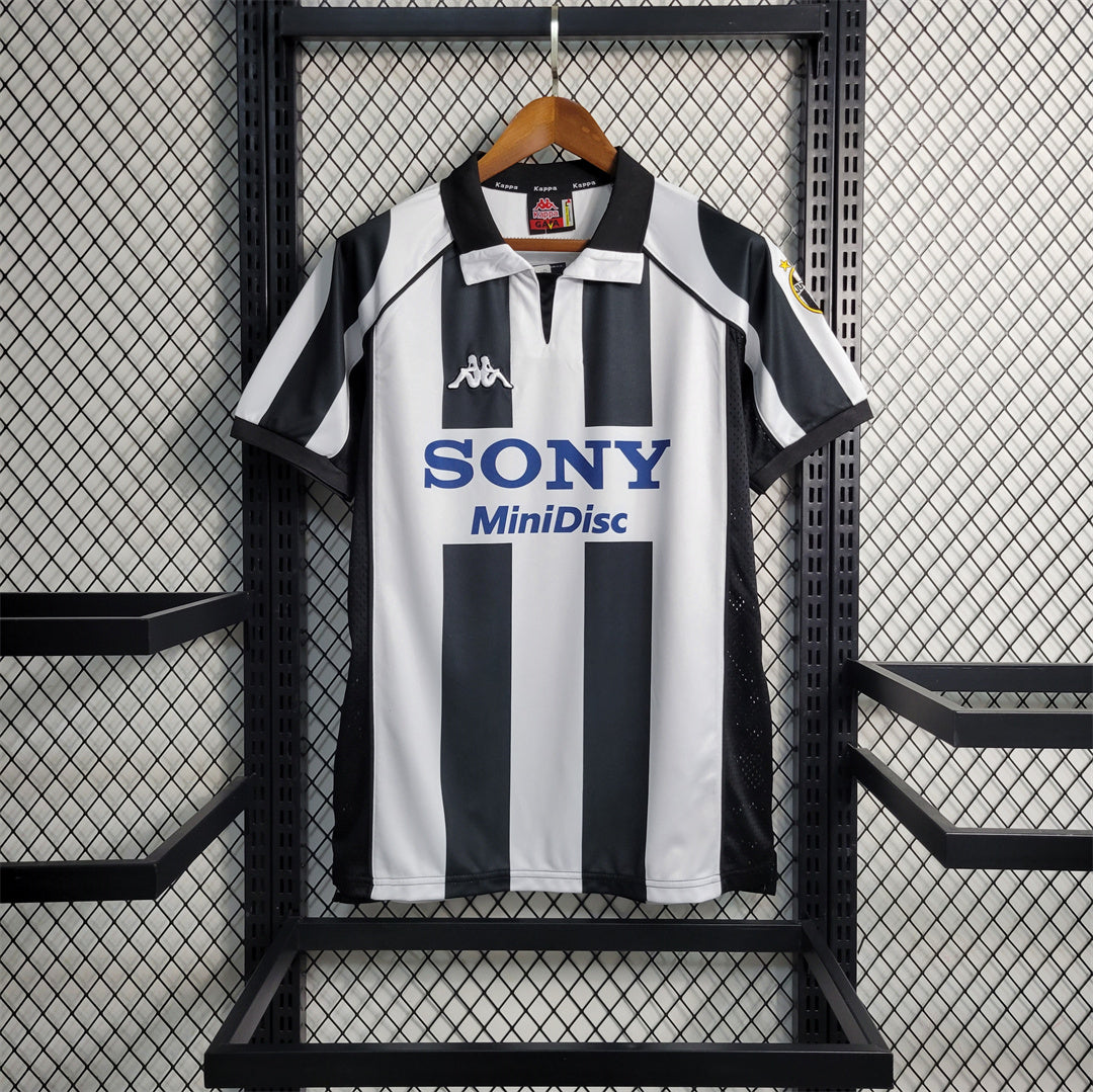Juventus. Camiseta local 1997-1998