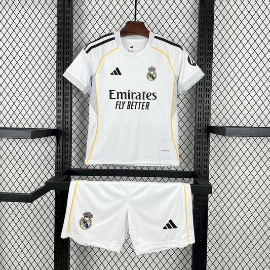 Real Madrid. Kit Niño local 2025-2026
