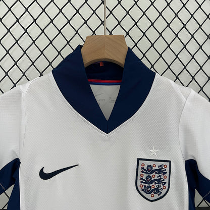 Selección de Inglaterra. Kit local 2024