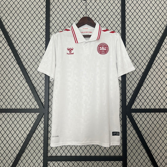 Selección de Dinamarca. Camiseta visitante 2024