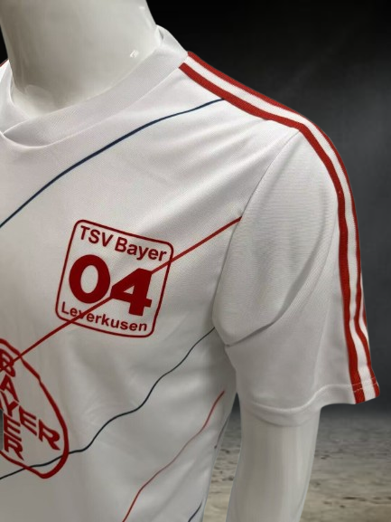 Bayer Leverkusen. Camiseta visitante 19878-1988
