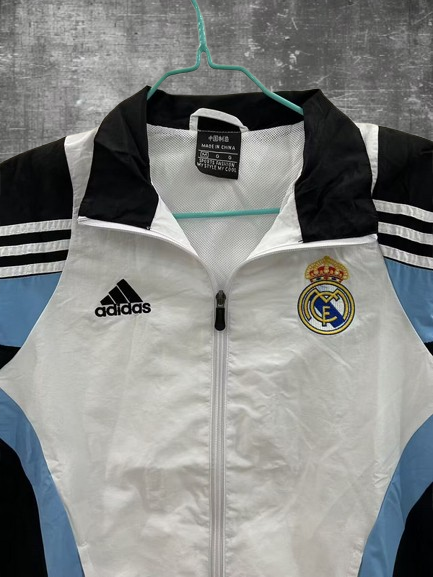 Real Madrid. Cortaviento Retro