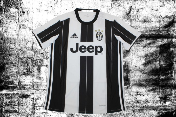 Juventus. Camiseta local 2016-2017