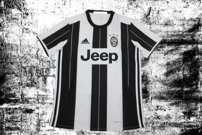 Juventus. Camiseta local 2016-2017